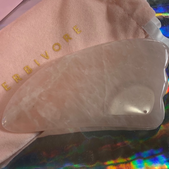 NIB herbivore Rose Quartz Gua Sha ANTIAGINGMASSAGE - Picture 2 of 3